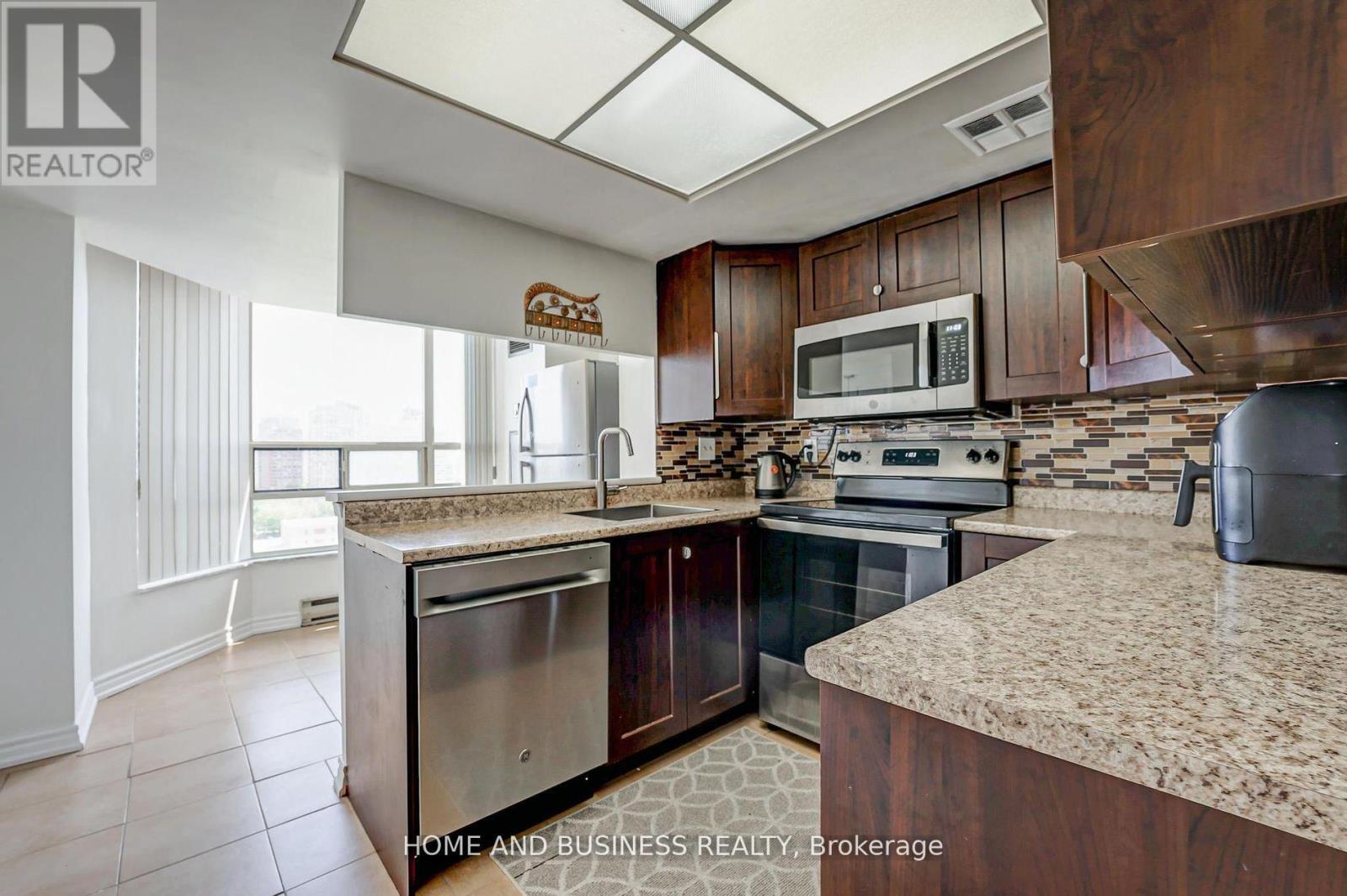 1015 - 250 Webb Drive, Mississauga, Ontario  L5B 3Z4 - Photo 22 - W12250821