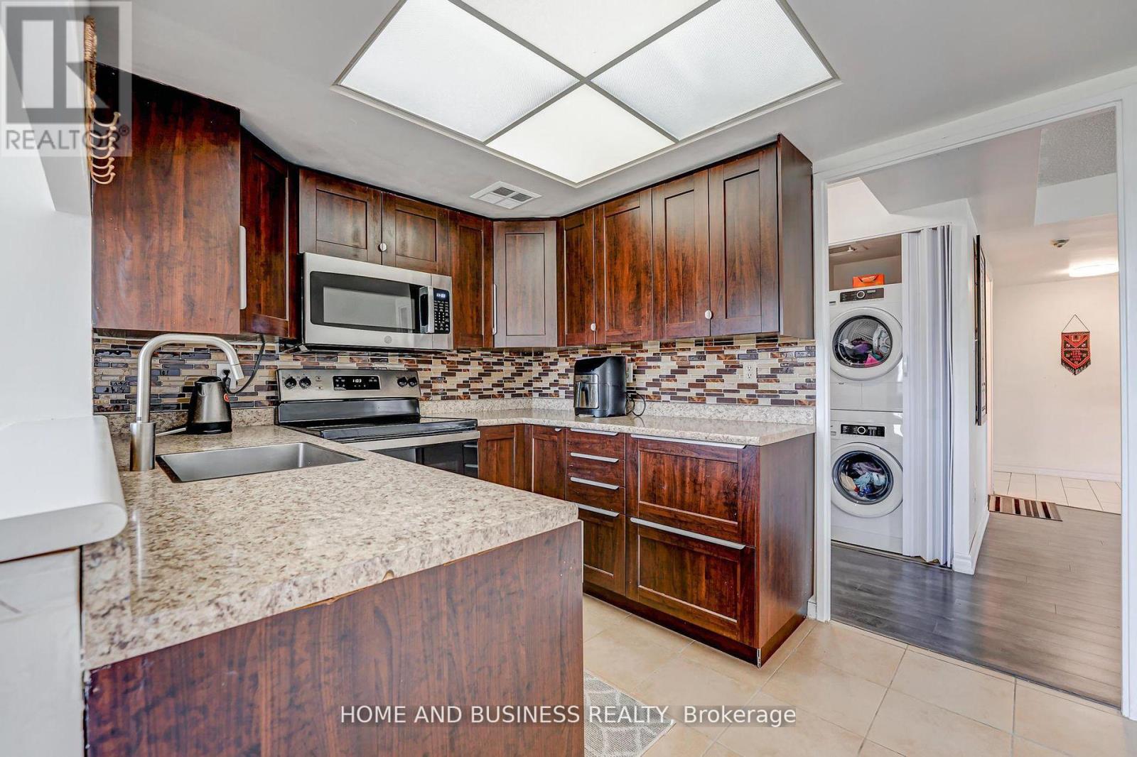 1015 - 250 Webb Drive, Mississauga, Ontario  L5B 3Z4 - Photo 23 - W12250821