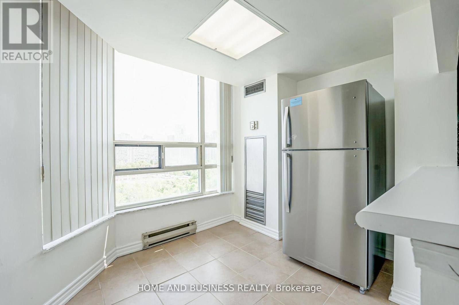 1015 - 250 Webb Drive, Mississauga, Ontario  L5B 3Z4 - Photo 26 - W12250821
