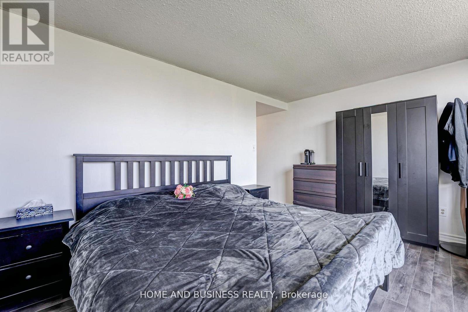 1015 - 250 Webb Drive, Mississauga, Ontario  L5B 3Z4 - Photo 30 - W12250821