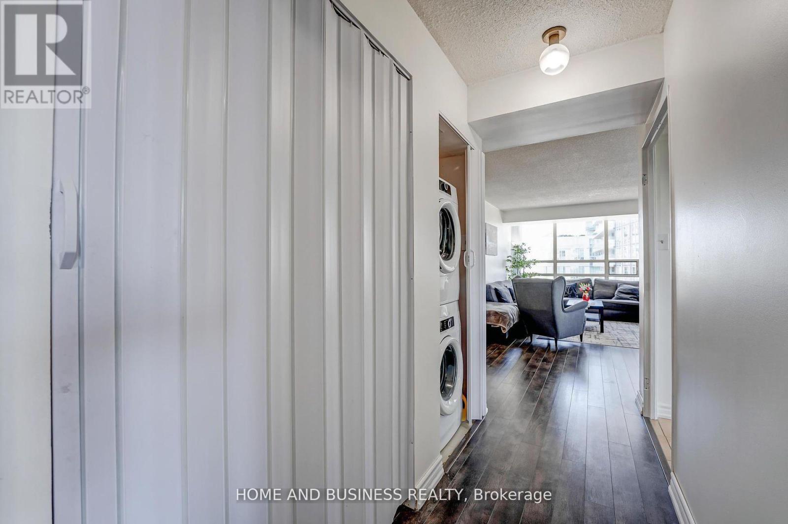 1015 - 250 Webb Drive, Mississauga, Ontario  L5B 3Z4 - Photo 32 - W12250821