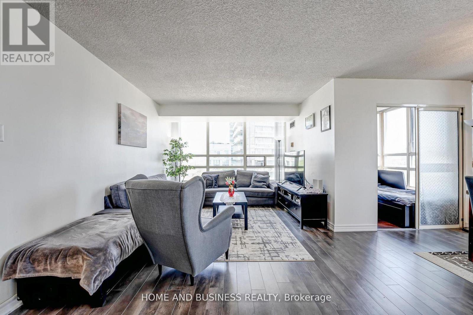1015 - 250 Webb Drive, Mississauga, Ontario  L5B 3Z4 - Photo 6 - W12250821