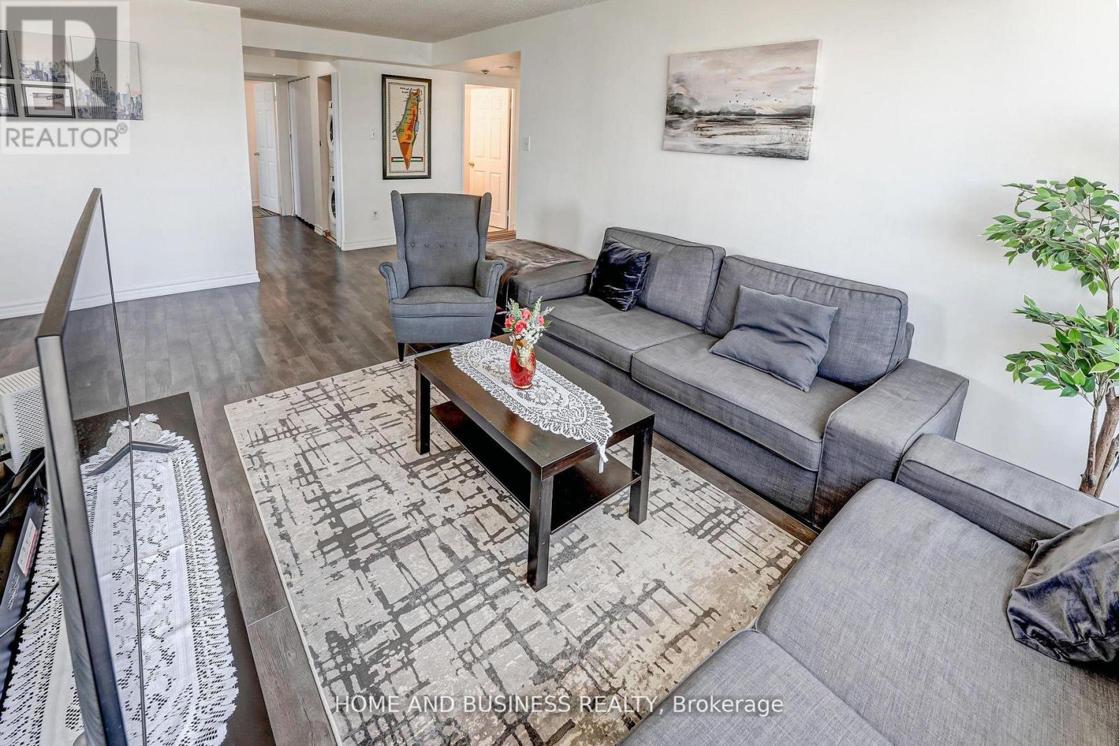 1015 - 250 Webb Drive, Mississauga, Ontario  L5B 3Z4 - Photo 8 - W12250821