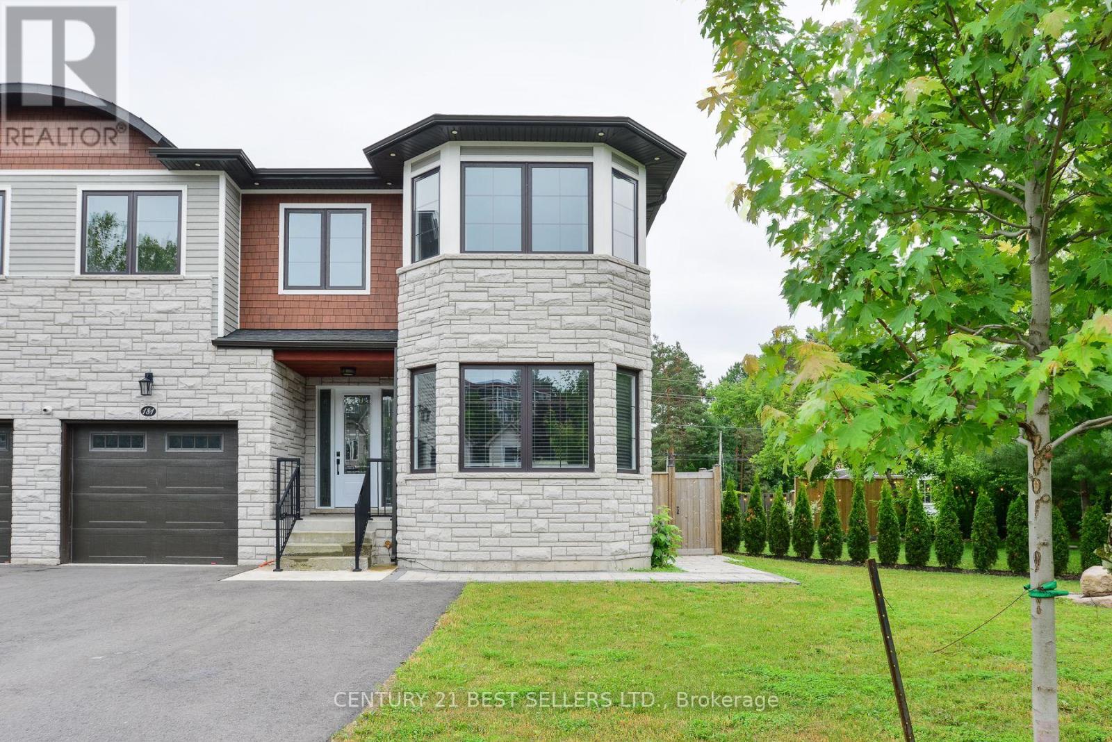 181 Anglo Street, Bracebridge, Ontario  P1L 2H3 - Photo 2 - X12250617