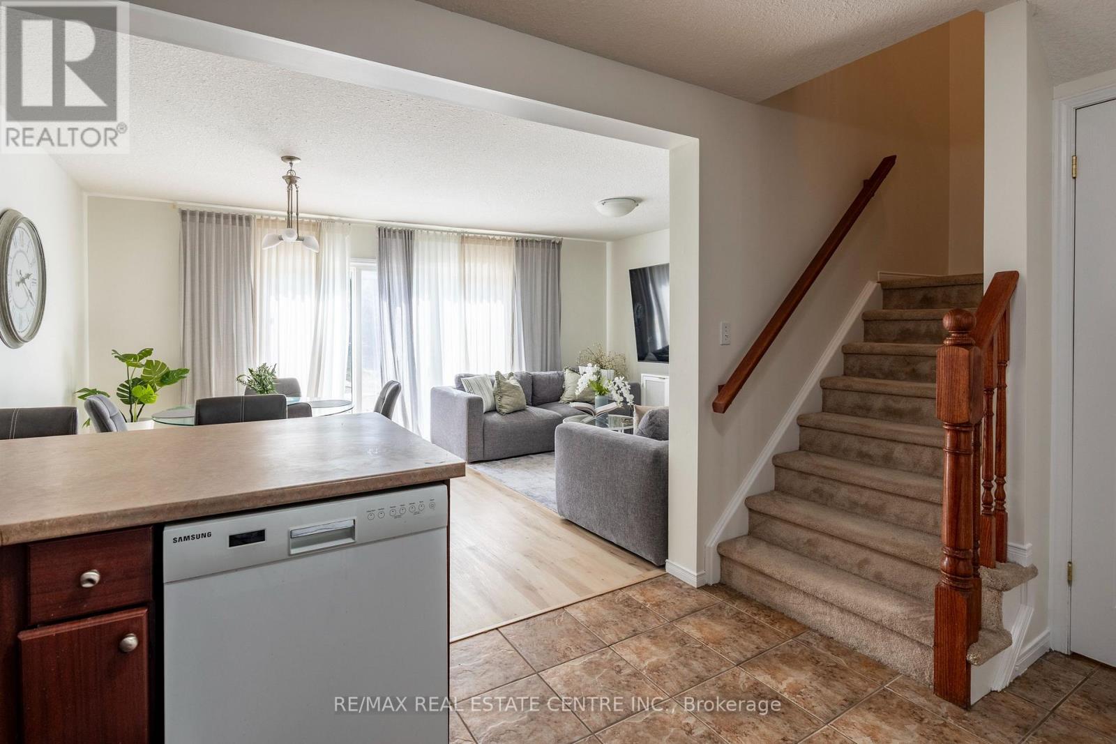 30 Fallowfield Drive, Kitchener, Ontario  N2C 0A8 - Photo 14 - X12250770