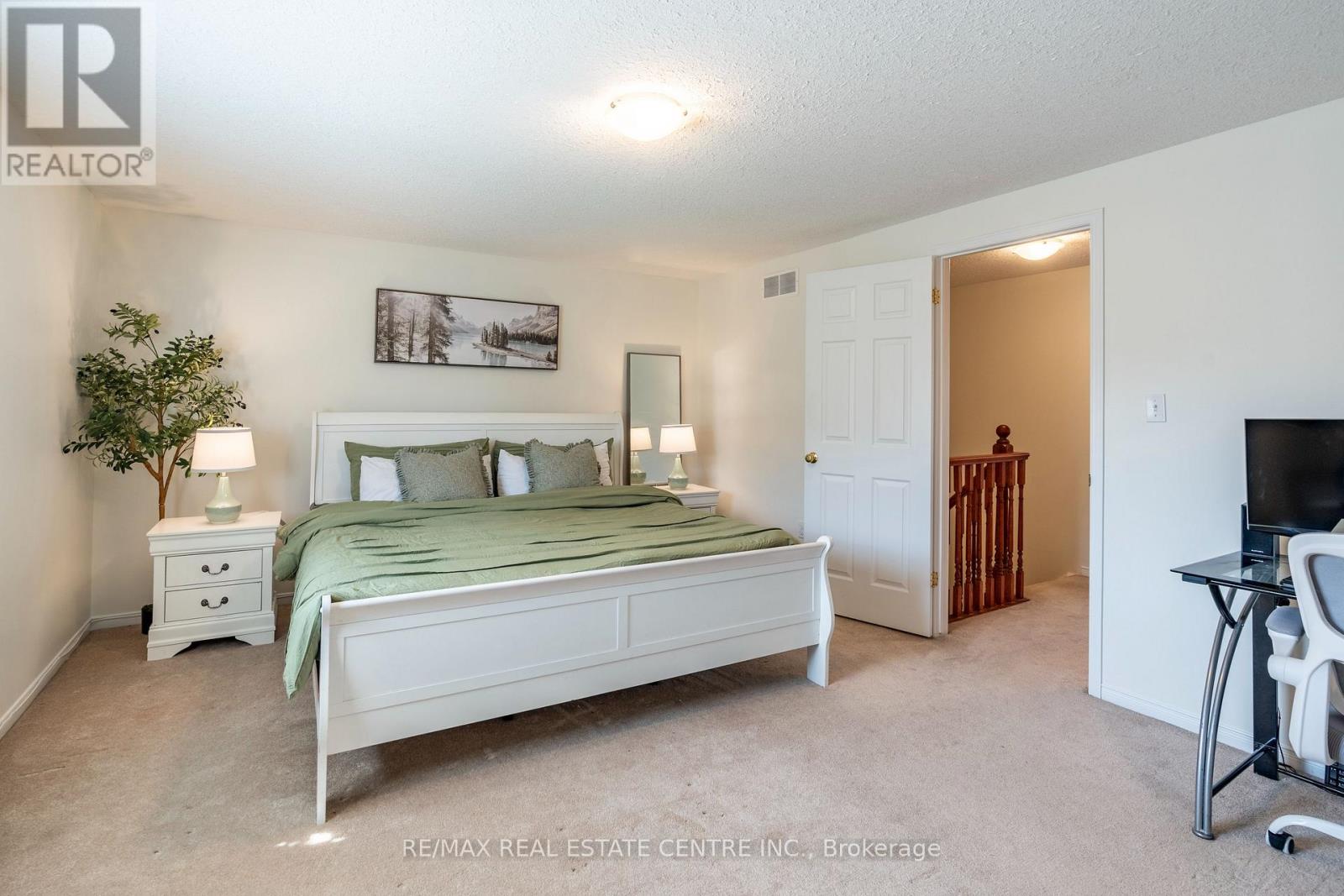 30 Fallowfield Drive, Kitchener, Ontario  N2C 0A8 - Photo 16 - X12250770