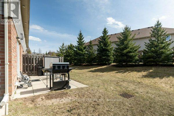 30 Fallowfield Drive, Kitchener, Ontario  N2C 0A8 - Photo 29 - X12250770