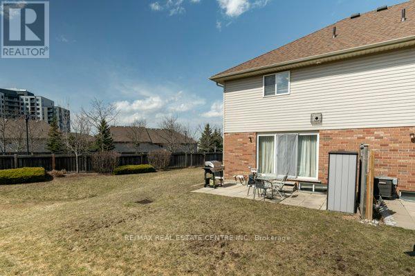 30 Fallowfield Drive, Kitchener, Ontario  N2C 0A8 - Photo 31 - X12250770
