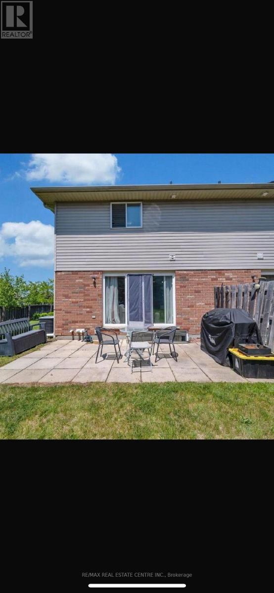 30 Fallowfield Drive, Kitchener, Ontario  N2C 0A8 - Photo 33 - X12250770