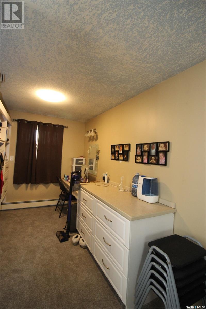 405 4th Avenue E, Shaunavon, Saskatchewan  S0N 2M0 - Photo 27 - SK010987