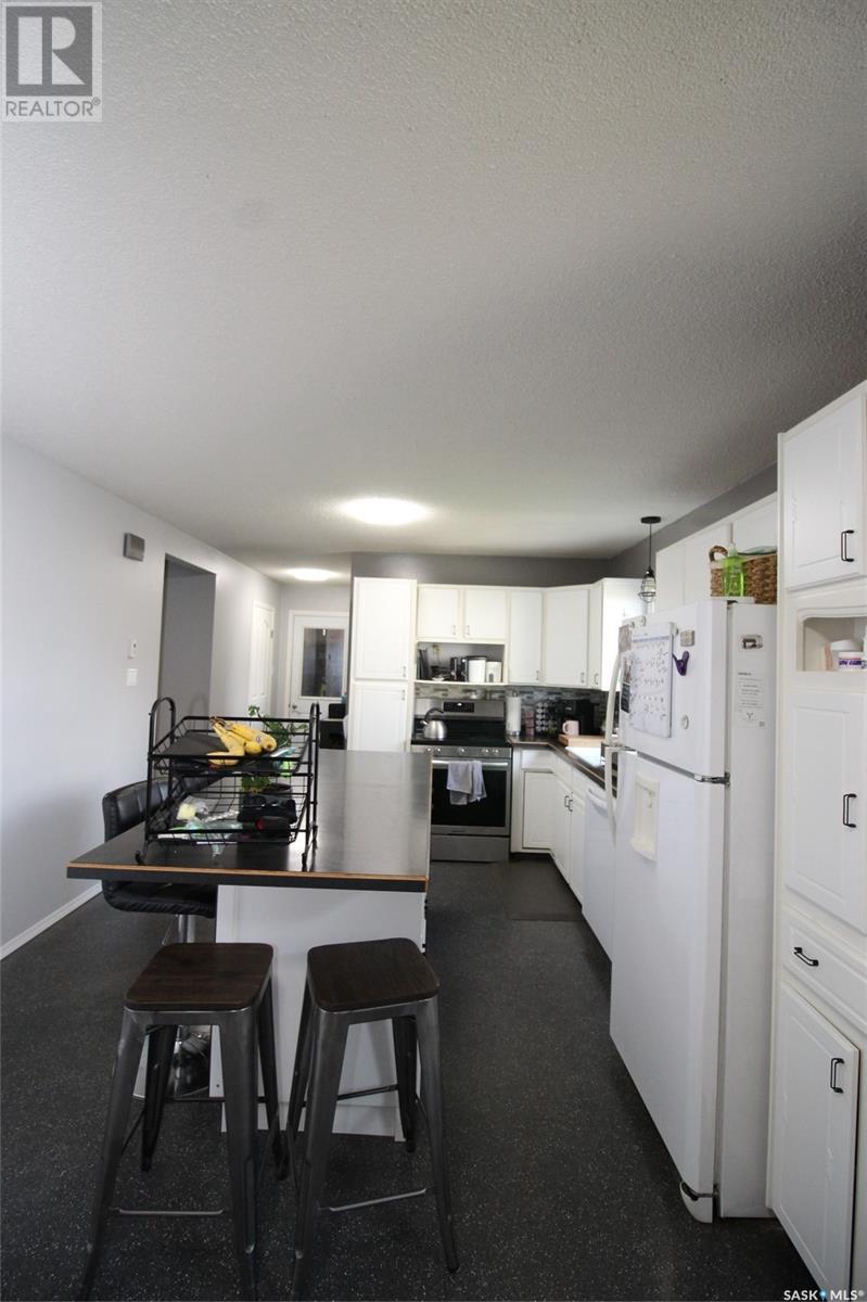 405 4th Avenue E, Shaunavon, Saskatchewan  S0N 2M0 - Photo 9 - SK010987
