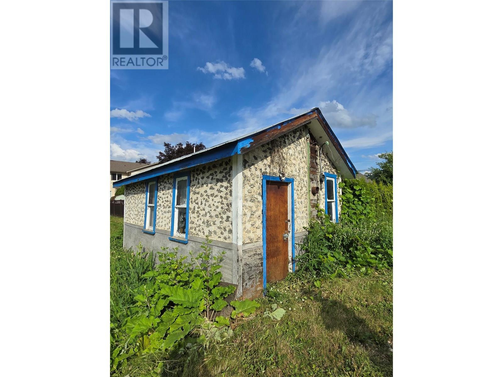 221 Beatty Avenue Nw, Salmon Arm, British Columbia  V1E 4M9 - Photo 11 - 10353627