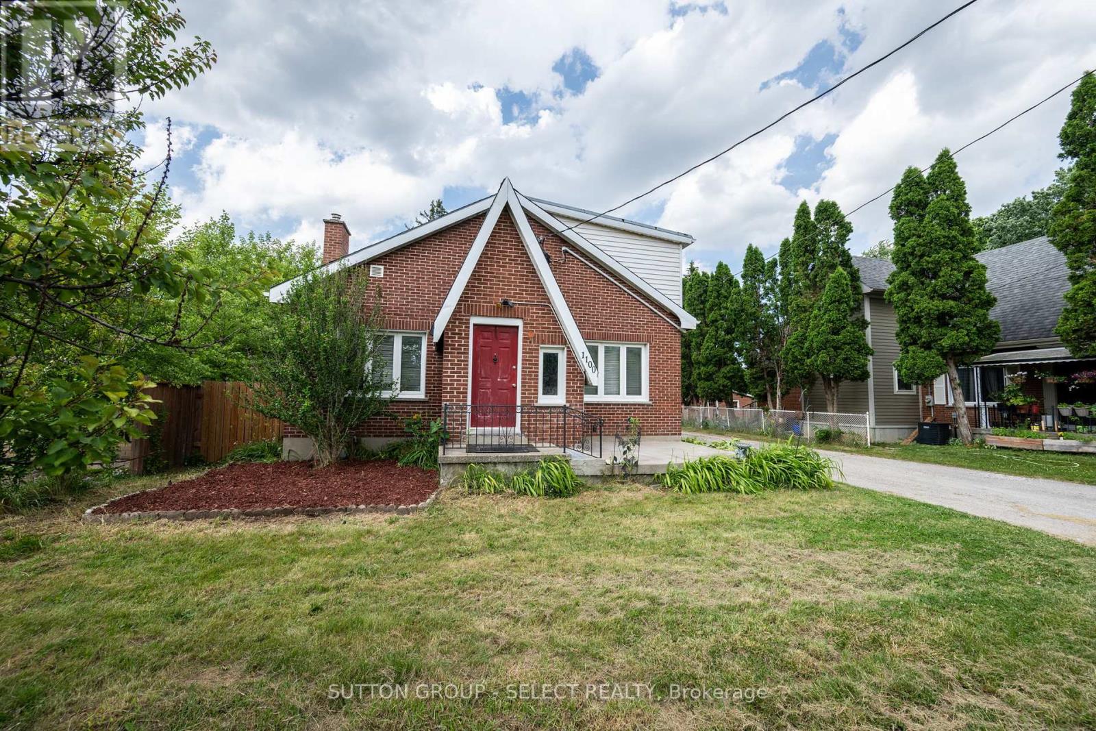 1100 Hamilton Road, London East, Ontario  N5W 1A6 - Photo 2 - X12250830