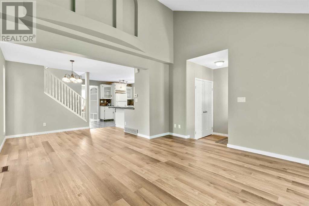 Property at 40 Gleneagle Place SW image 4