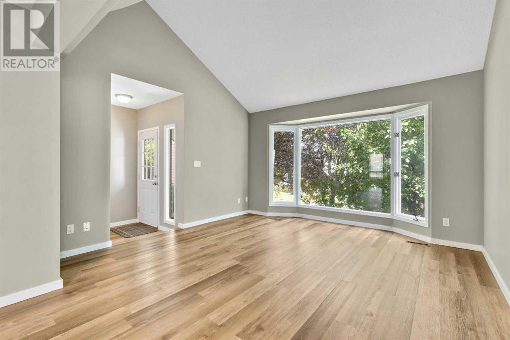 Property at 40 Gleneagle Place SW image 3