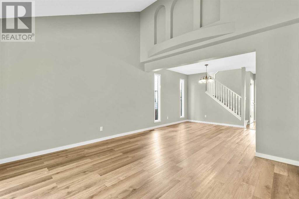 Property at 40 Gleneagle Place SW image 2