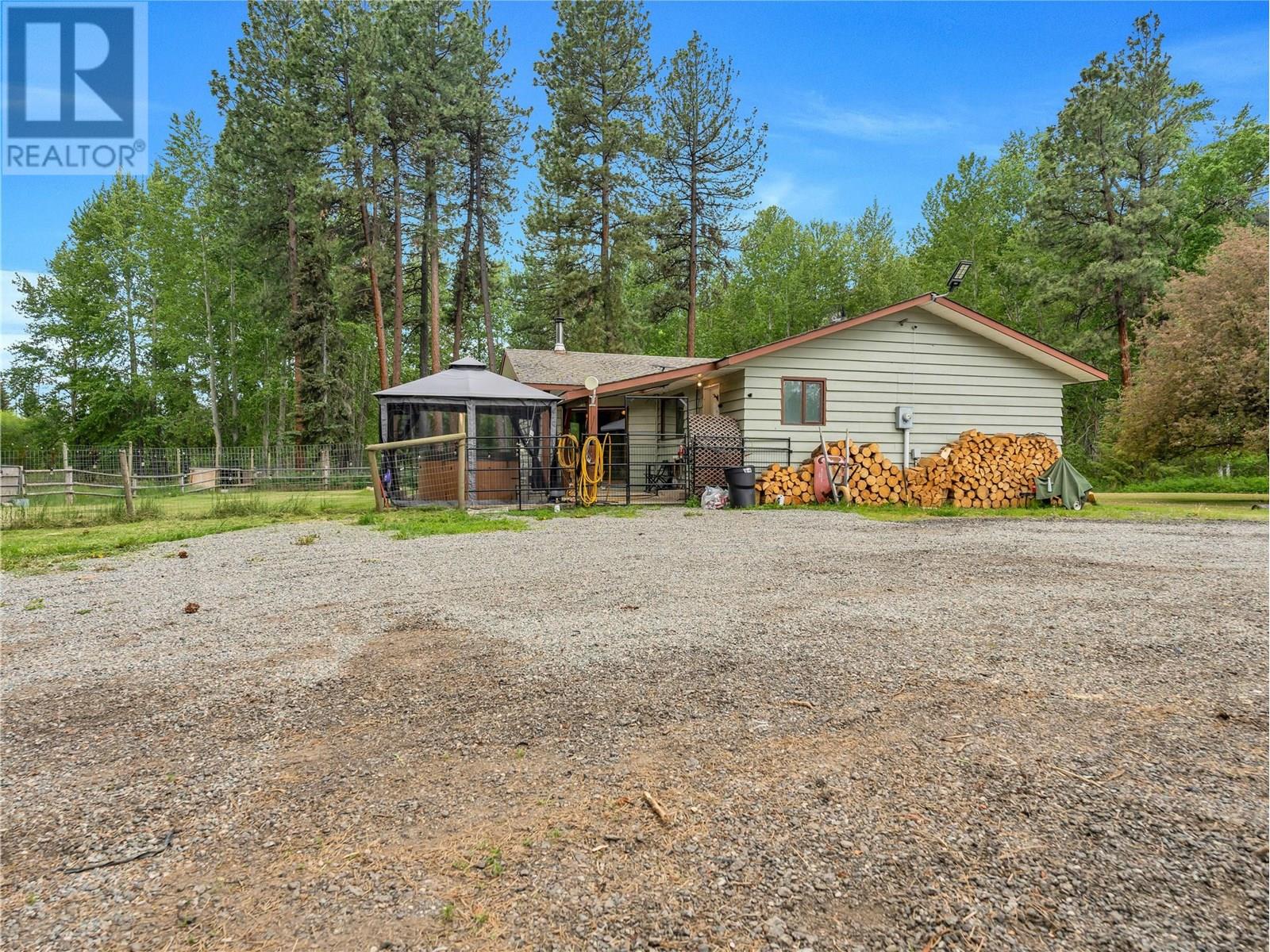 2035 Princeton Summerland Road, Princeton, British Columbia  V0X 1W0 - Photo 3 - 10349291