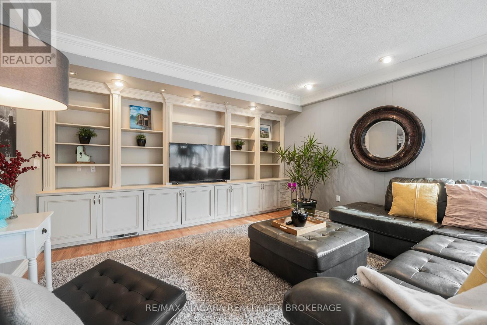 Property at 10 SHEPHERDS CIRCLE image 3