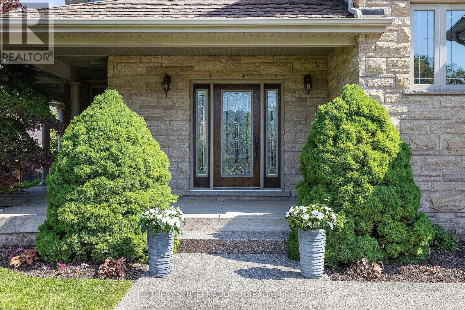 790 Warner Road, Niagara-On-The-Lake, Ontario  L0S 1J0 - Photo 4 - X12250934