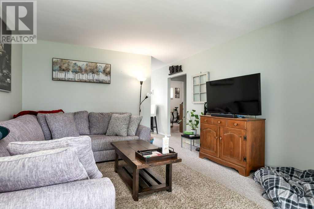 Property at 3124 42 Street SW image 4