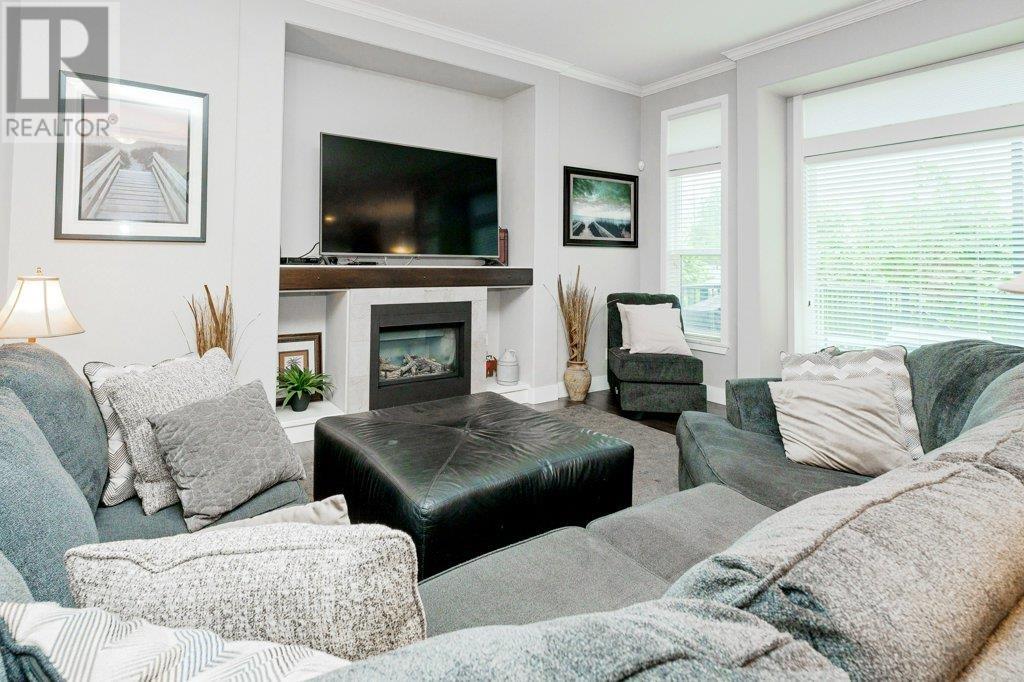 Property at 1310 FIFESHIRE STREET image 3
