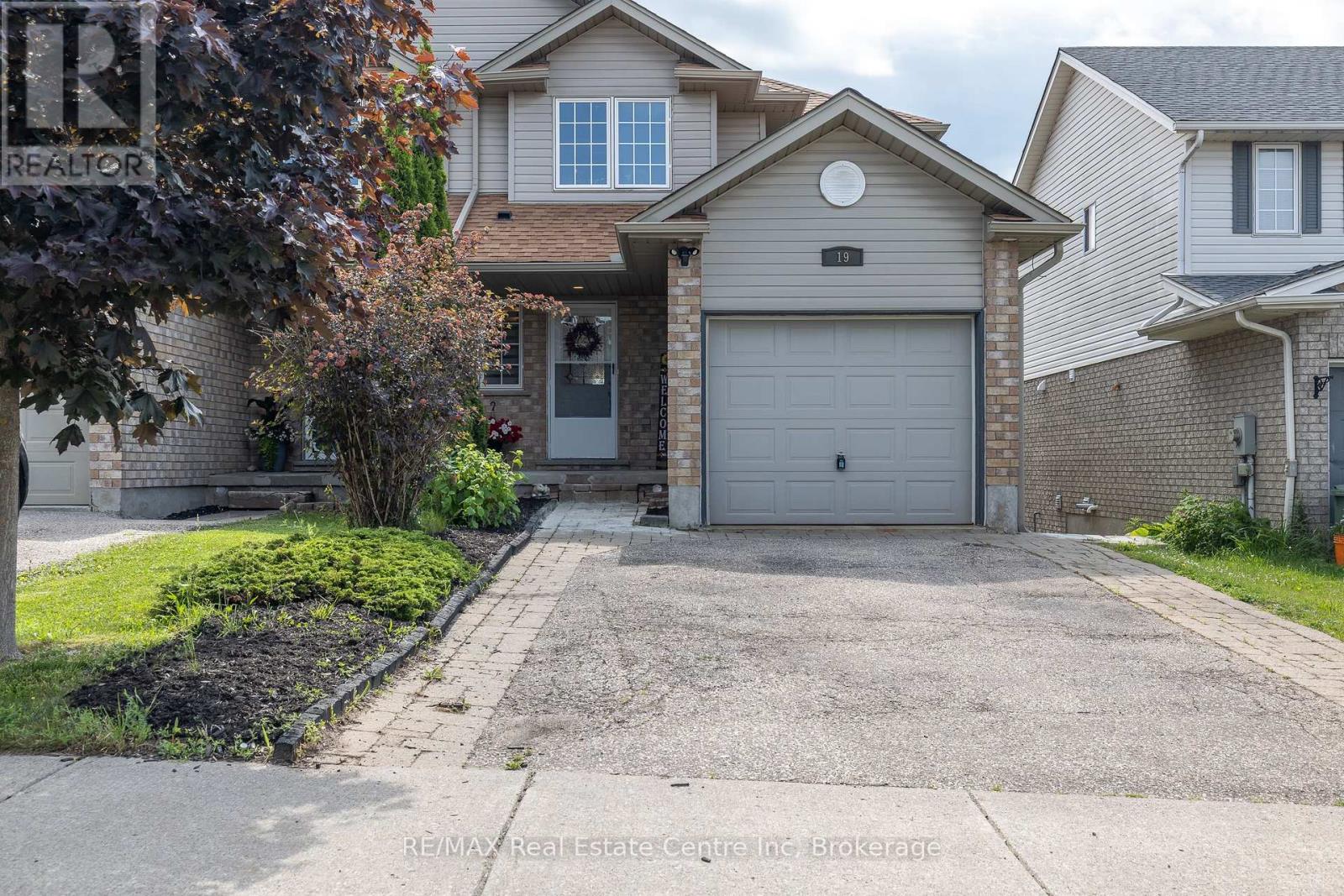 Property at 19 SANDCREEK LANE image 1