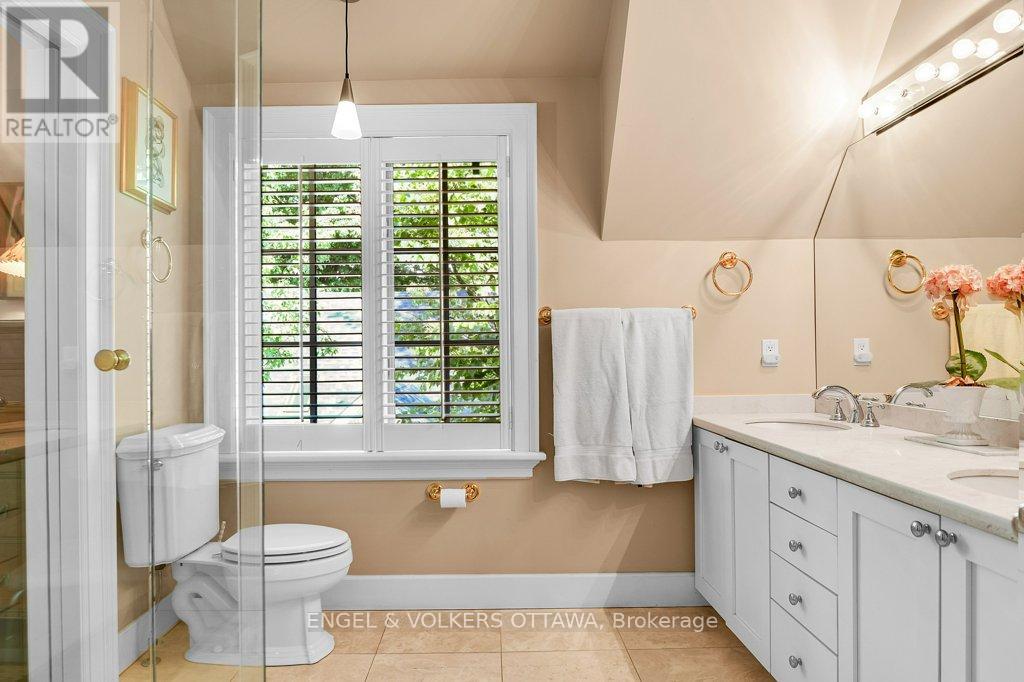 202 Cloverdale Road, Ottawa, Ontario  K1M 0X2 - Photo 45 - X12250928
