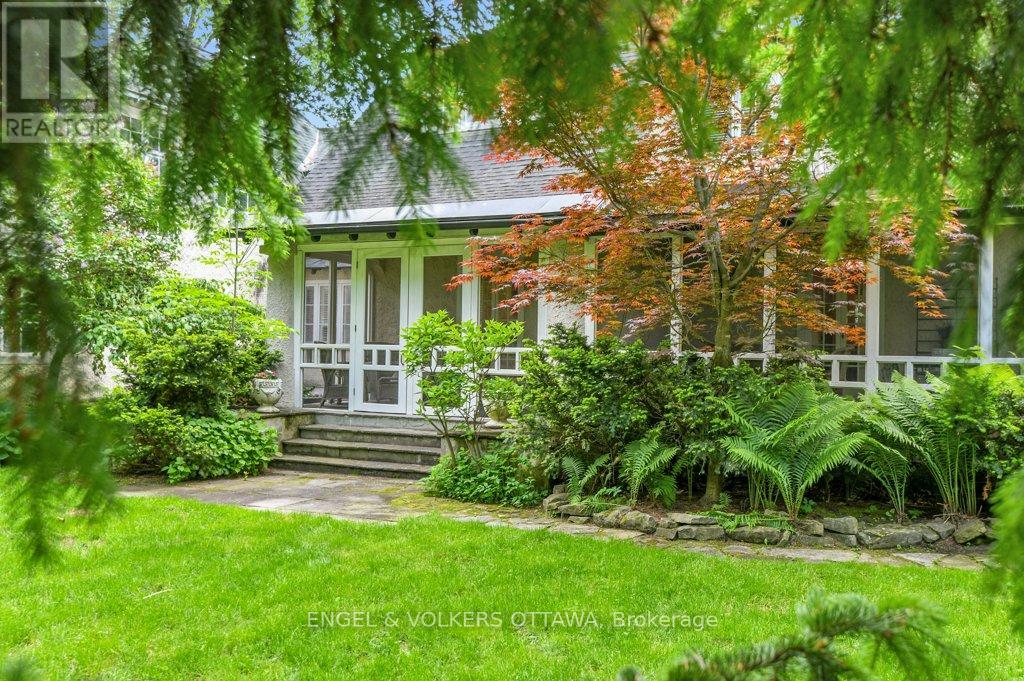 202 Cloverdale Road, Ottawa, Ontario  K1M 0X2 - Photo 47 - X12250928