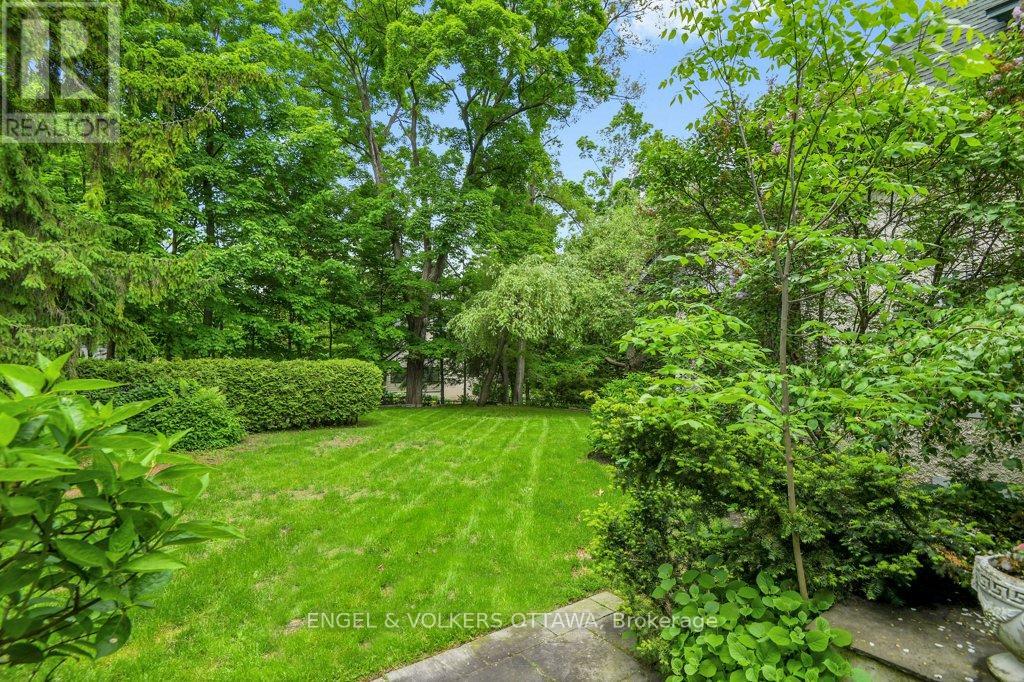 202 Cloverdale Road, Ottawa, Ontario  K1M 0X2 - Photo 49 - X12250928