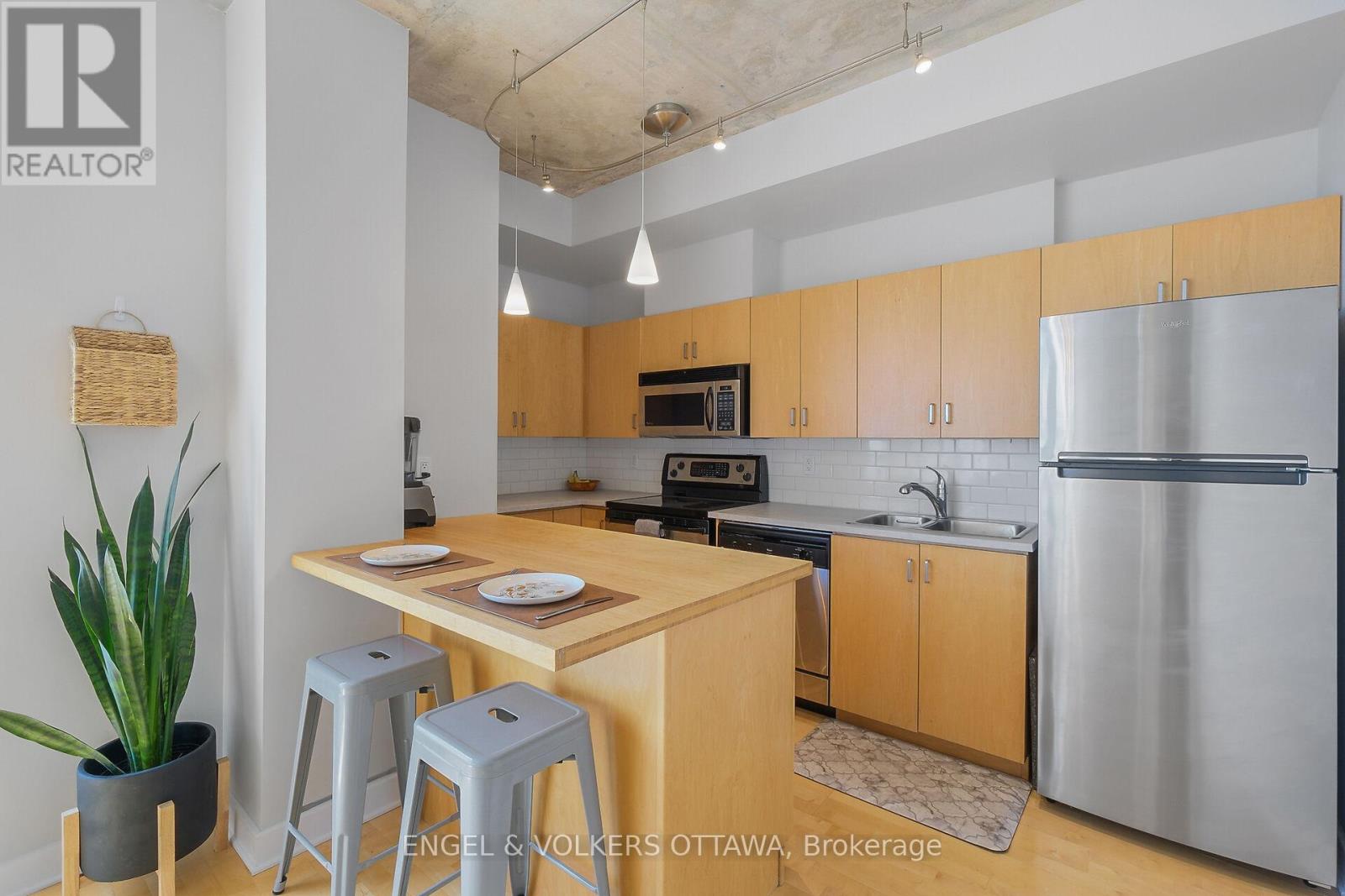 1304 - 180 York Street, Ottawa, Ontario  K1N 1J6 - Photo 10 - X12250939