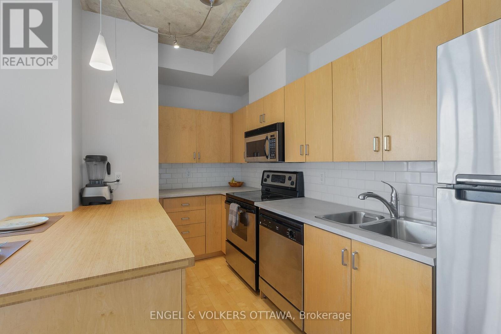 1304 - 180 York Street, Ottawa, Ontario  K1N 1J6 - Photo 11 - X12250939