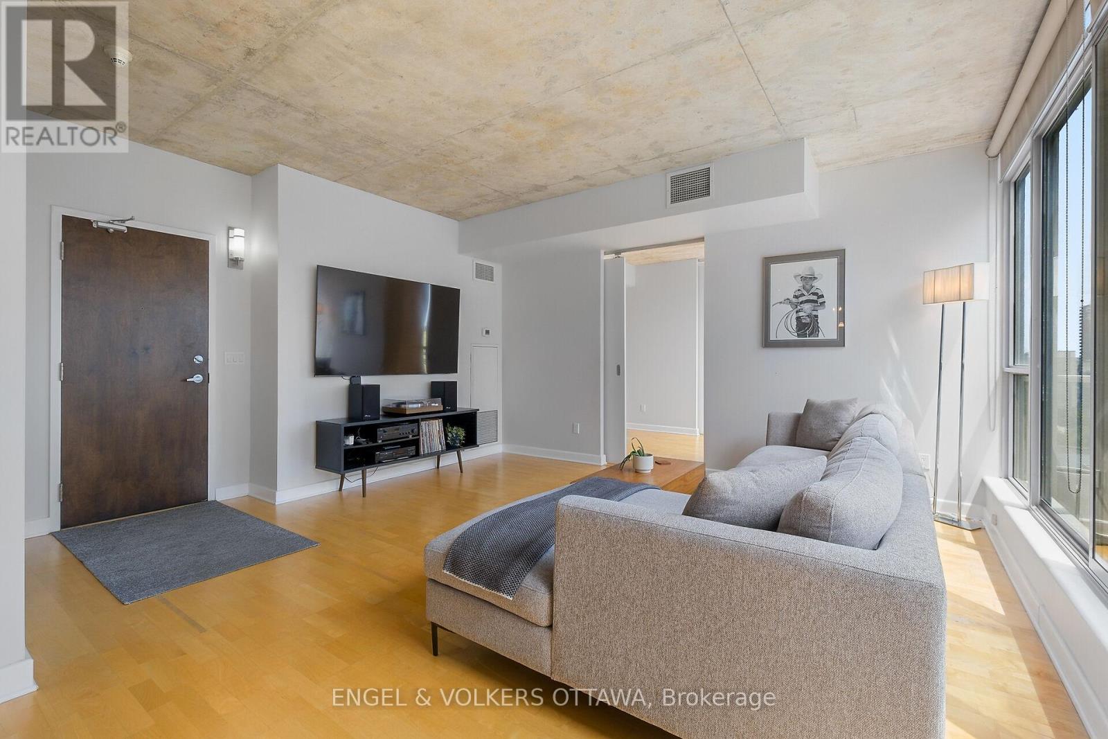 1304 - 180 York Street, Ottawa, Ontario  K1N 1J6 - Photo 3 - X12250939