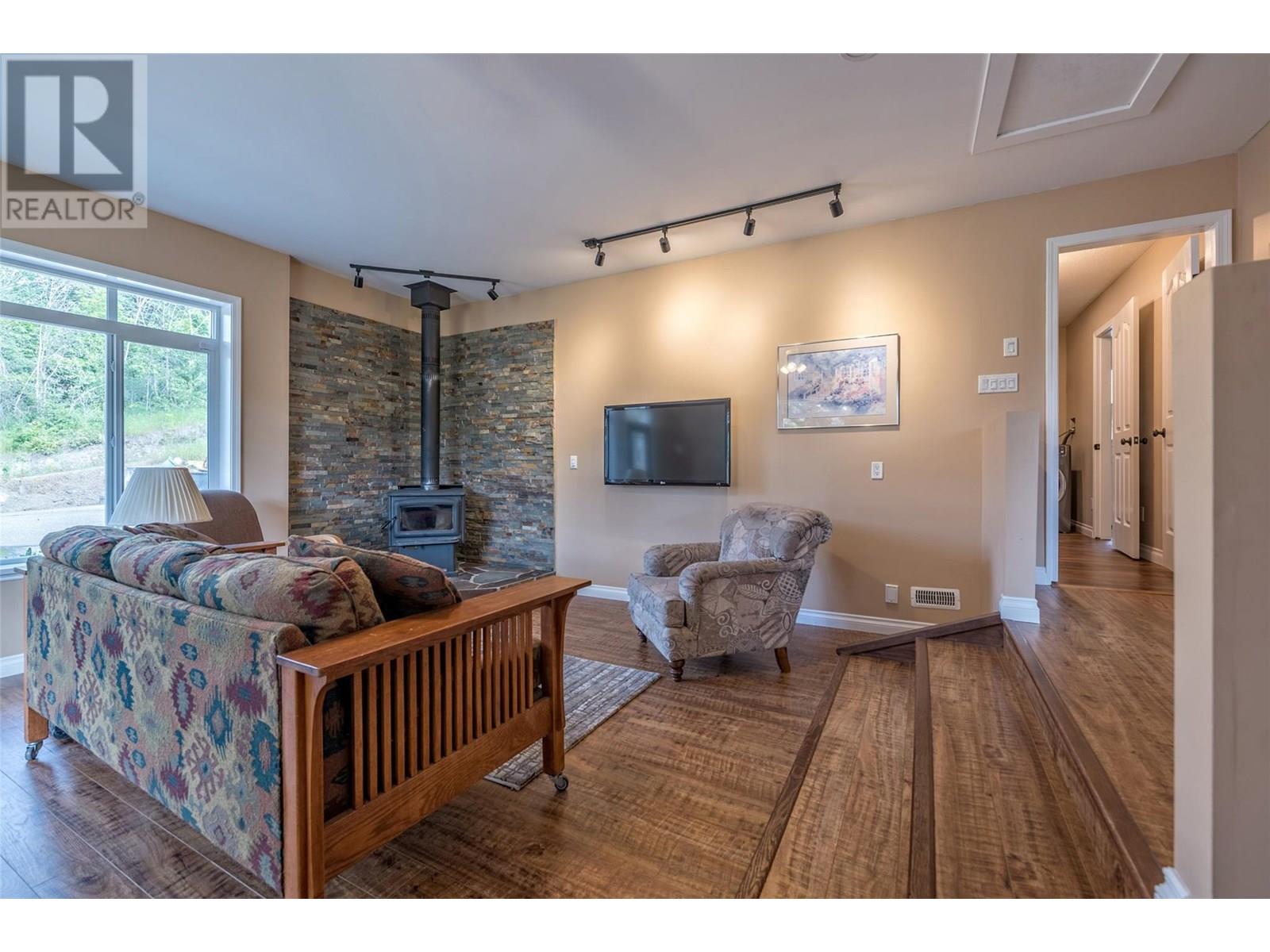 6960 Brewer Road, Coldstream, British Columbia  V1B 3H2 - Photo 6 - 10353820
