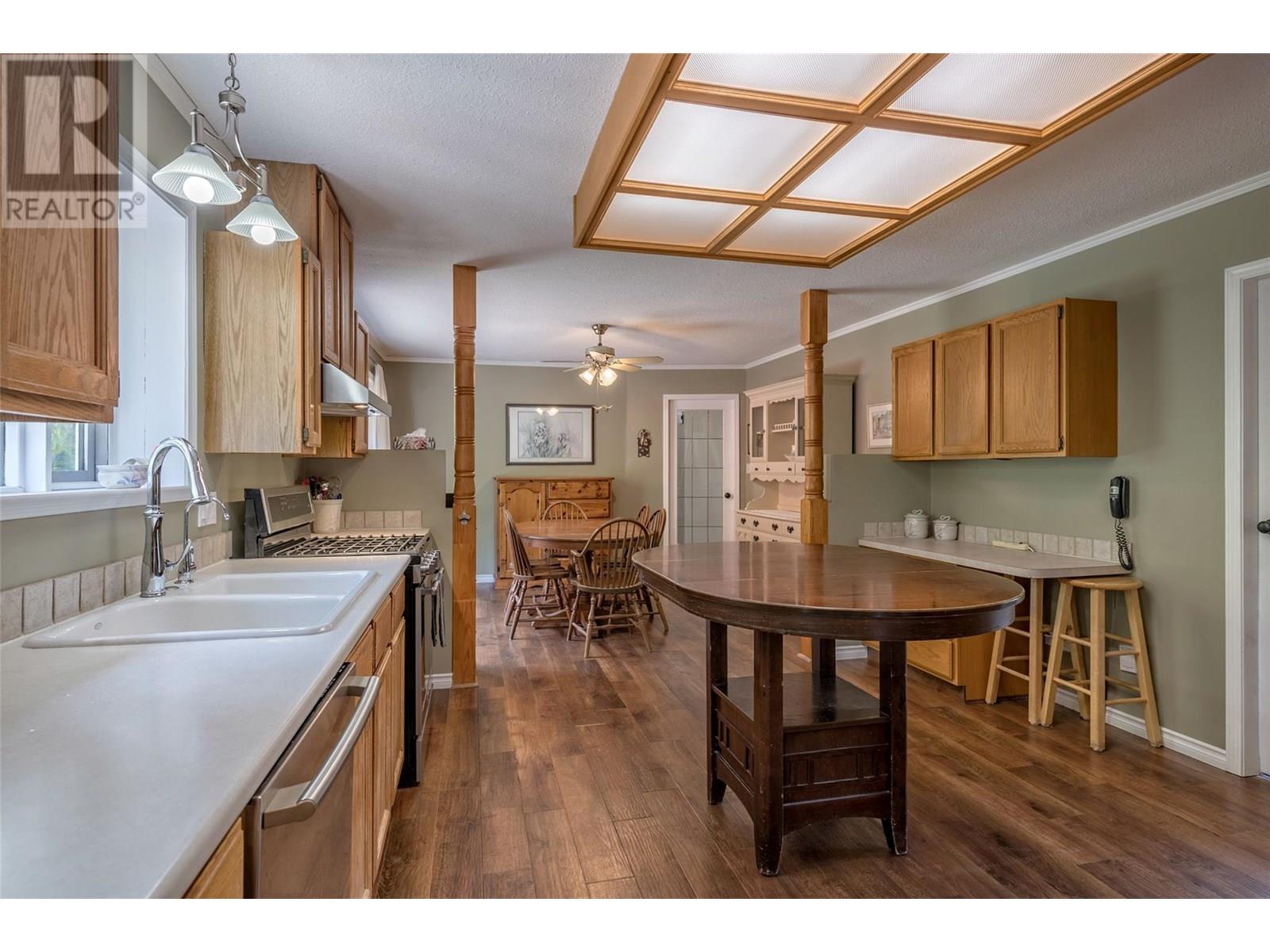 6960 Brewer Road, Coldstream, British Columbia  V1B 3H2 - Photo 3 - 10353820