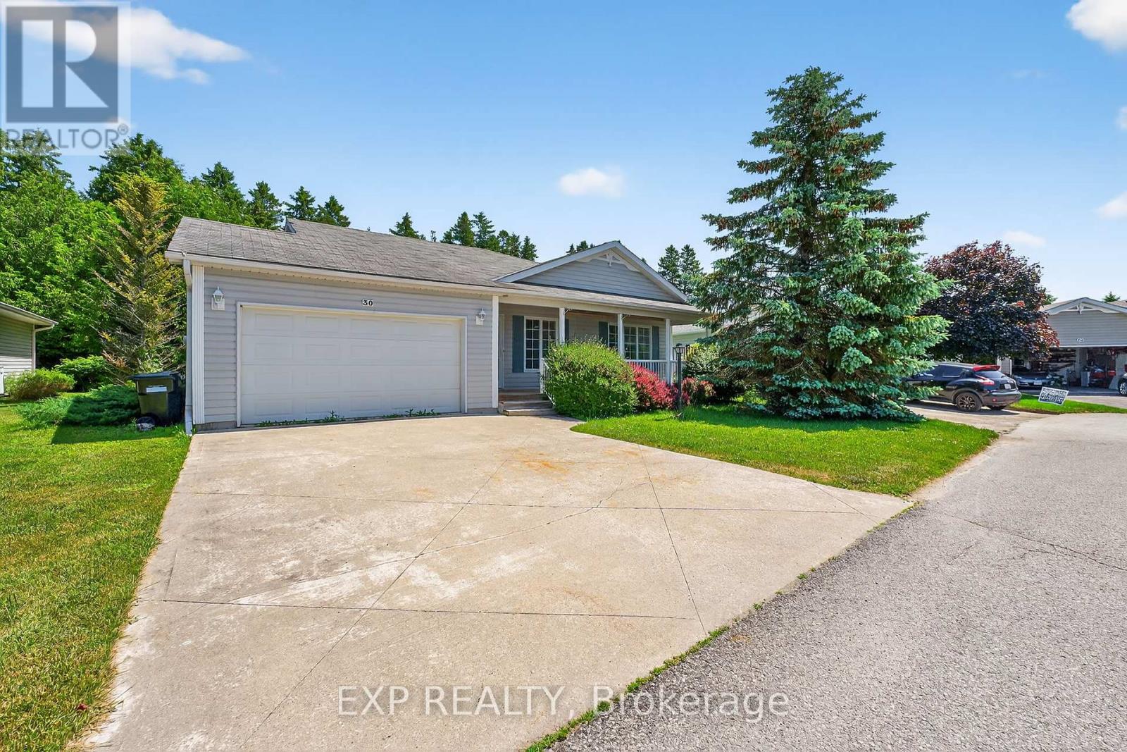 Property at 30 ILLINOIS CRESCENT image 1