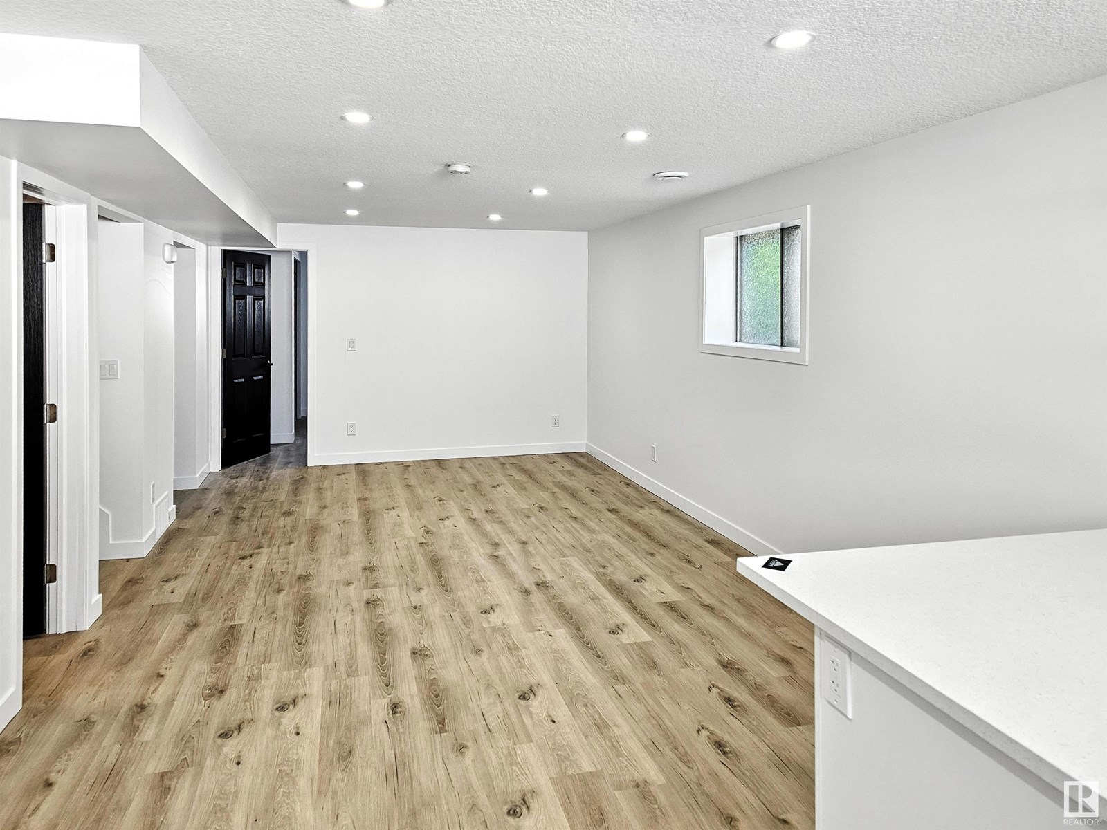 Property at 11523 82 ST NW image 3