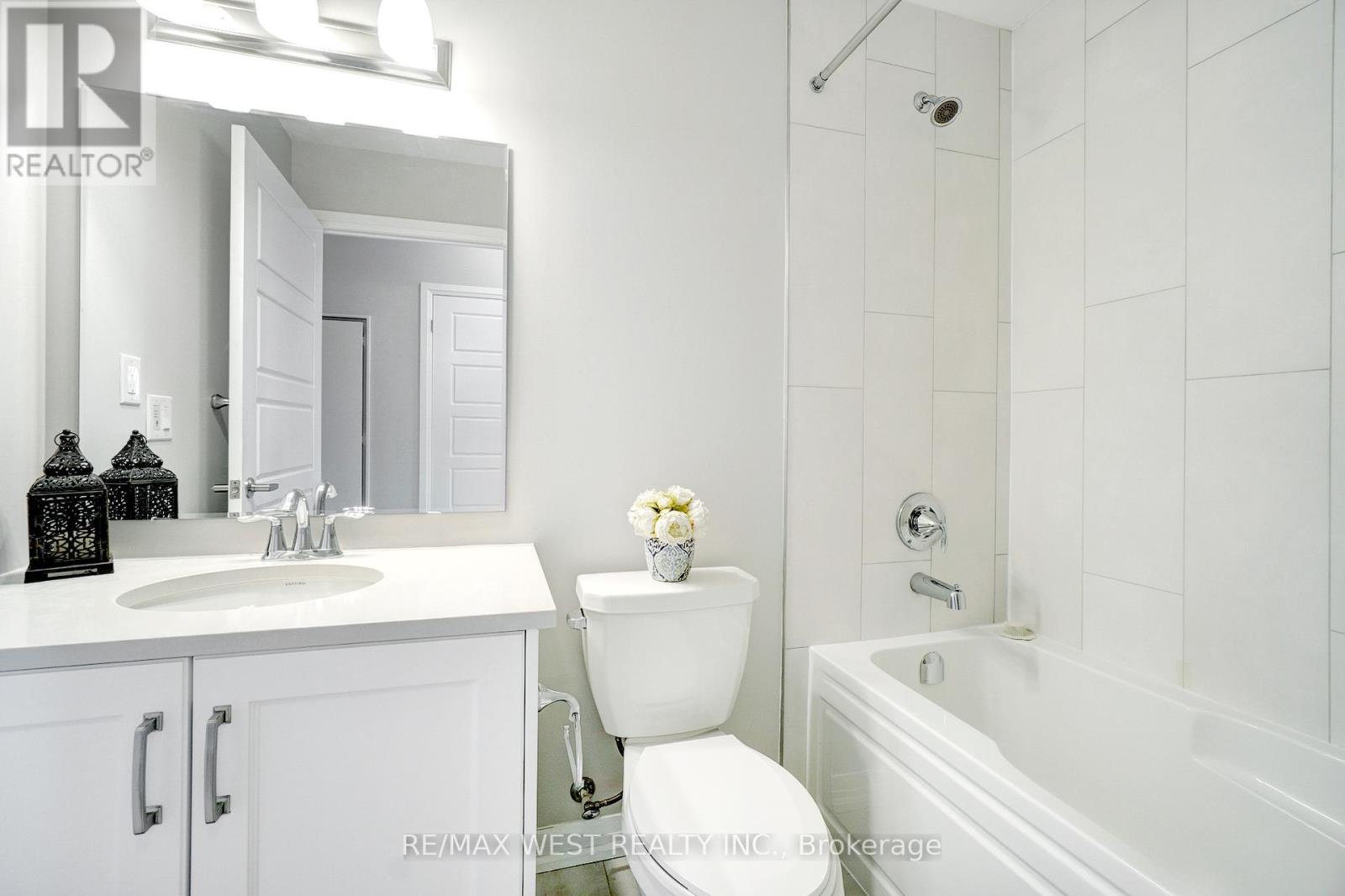 302 - 3285 Carding Mill Trail, Oakville, Ontario  L6M 1S1 - Photo 10 - W12250865
