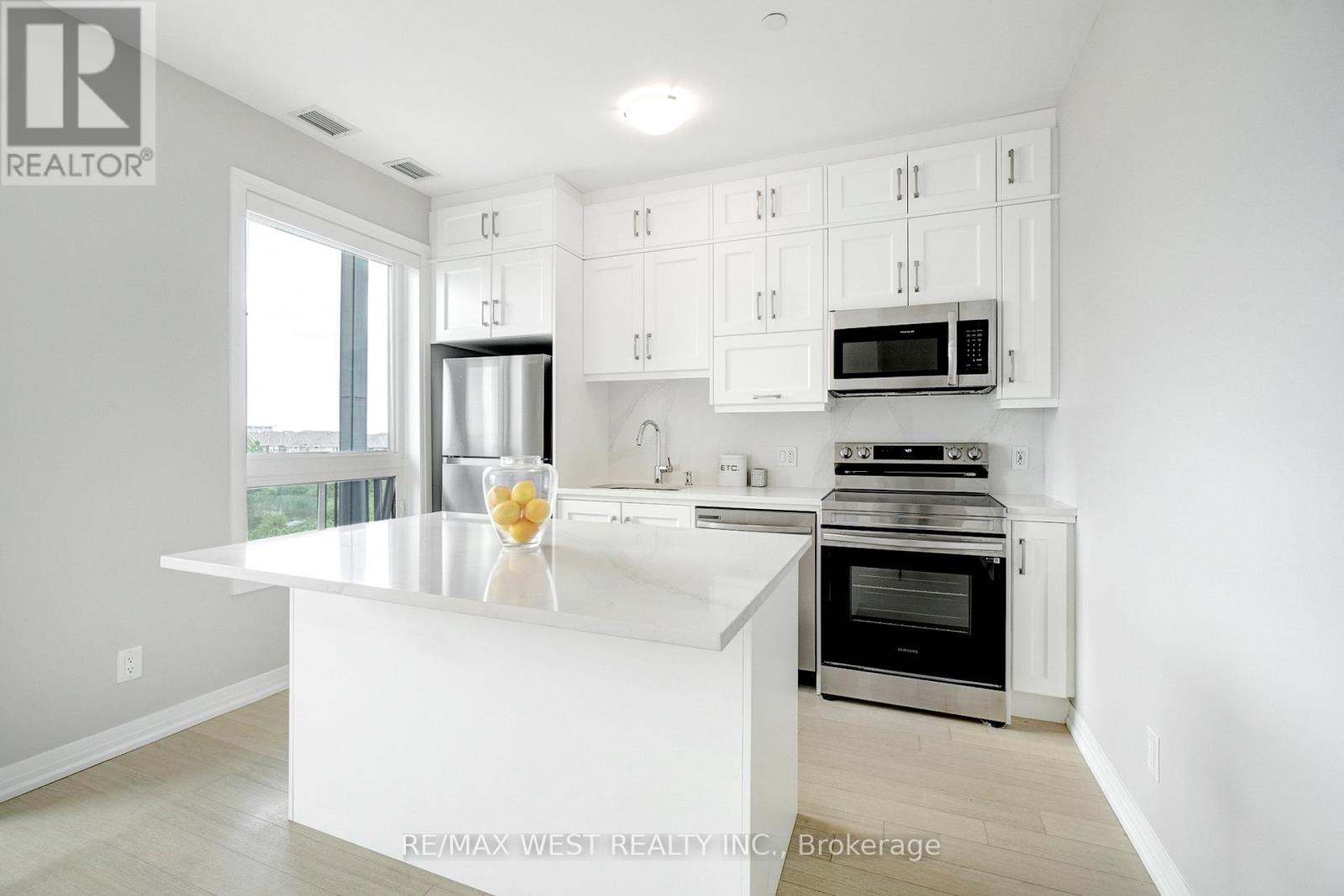 302 - 3285 Carding Mill Trail, Oakville, Ontario  L6M 1S1 - Photo 6 - W12250865