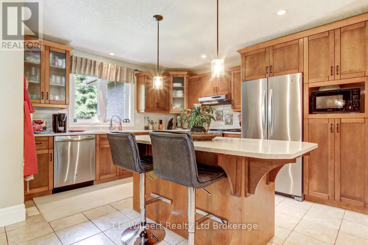 7 Lyndale Road, Tillsonburg, Ontario  N4G 5V9 - Photo 10 - X12250987