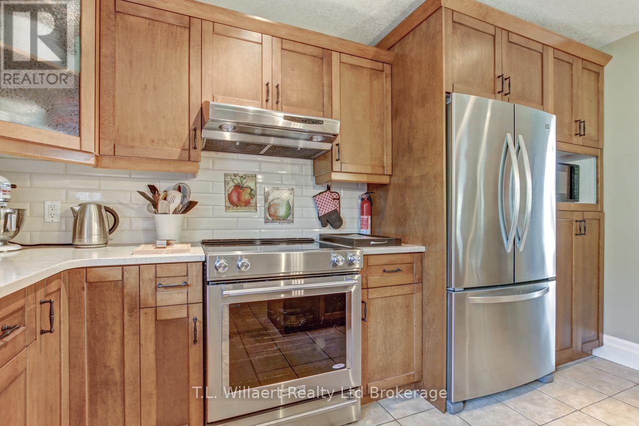 7 Lyndale Road, Tillsonburg, Ontario  N4G 5V9 - Photo 12 - X12250987