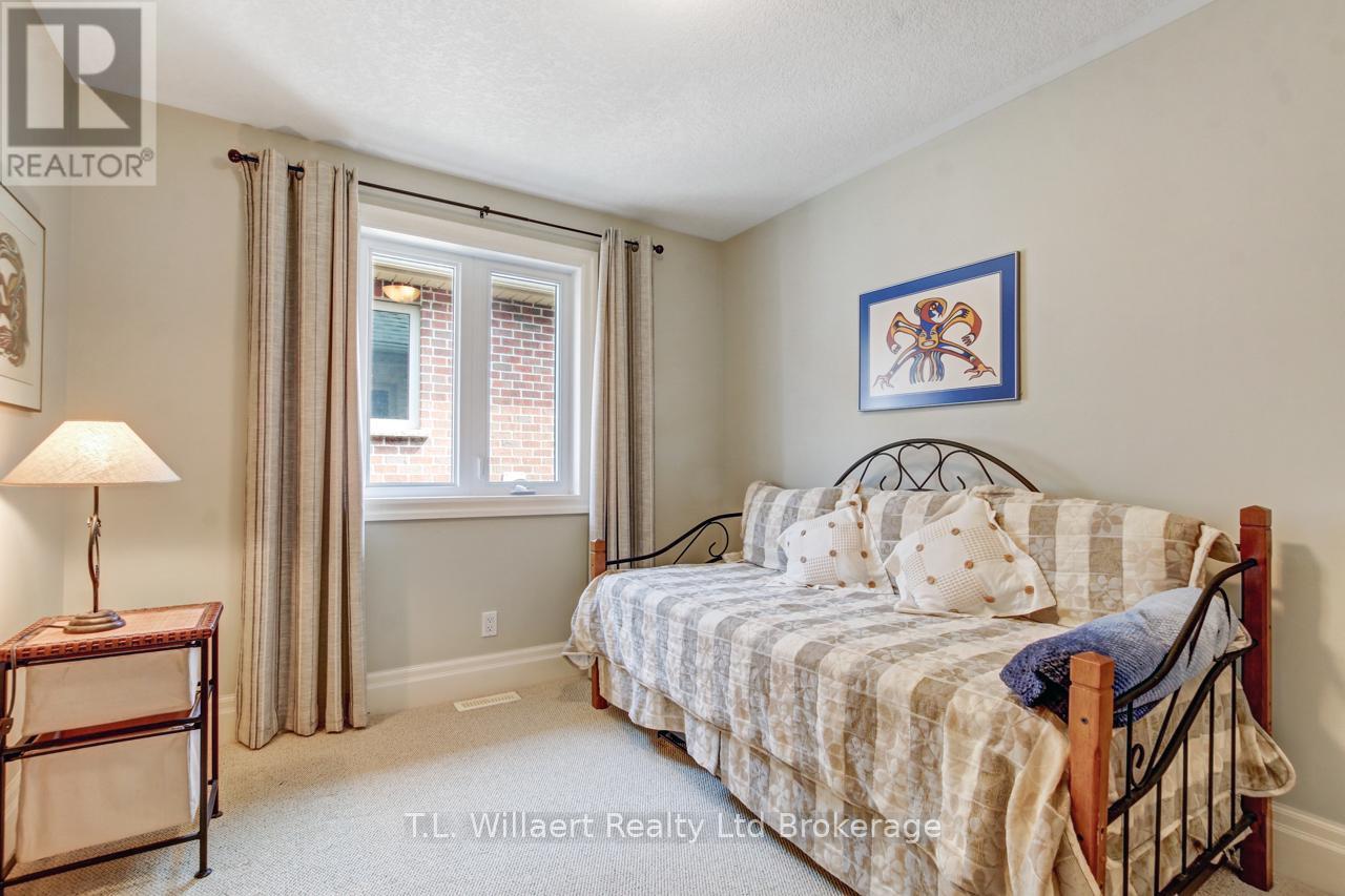 7 Lyndale Road, Tillsonburg, Ontario  N4G 5V9 - Photo 15 - X12250987