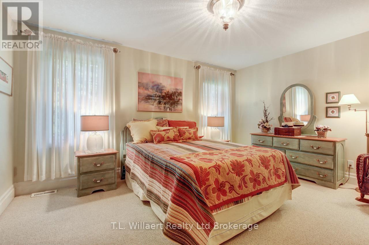 7 Lyndale Road, Tillsonburg, Ontario  N4G 5V9 - Photo 18 - X12250987