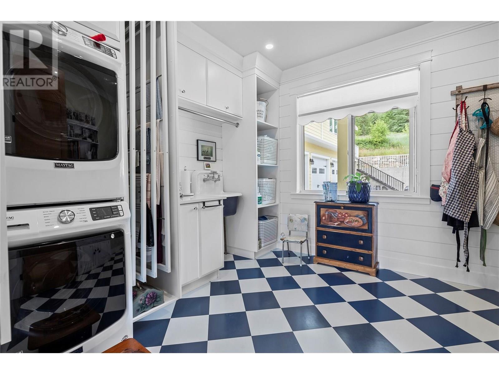 3828 Parri Road, Sorrento, British Columbia  V0E 2W1 - Photo 25 - 10354124