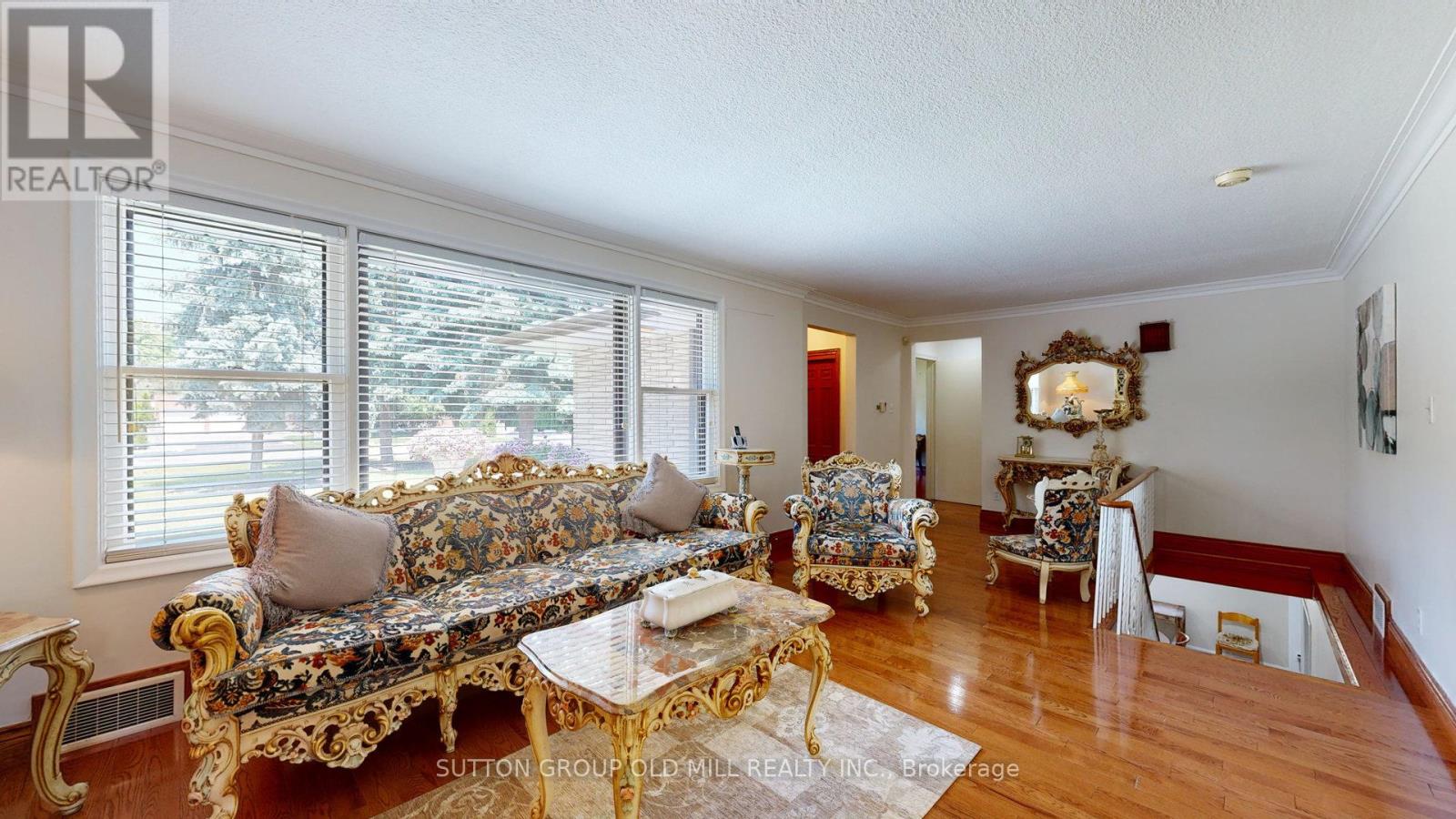 9 Westmount Park Road, Toronto, Ontario  M9P 1R4 - Photo 10 - W12250956