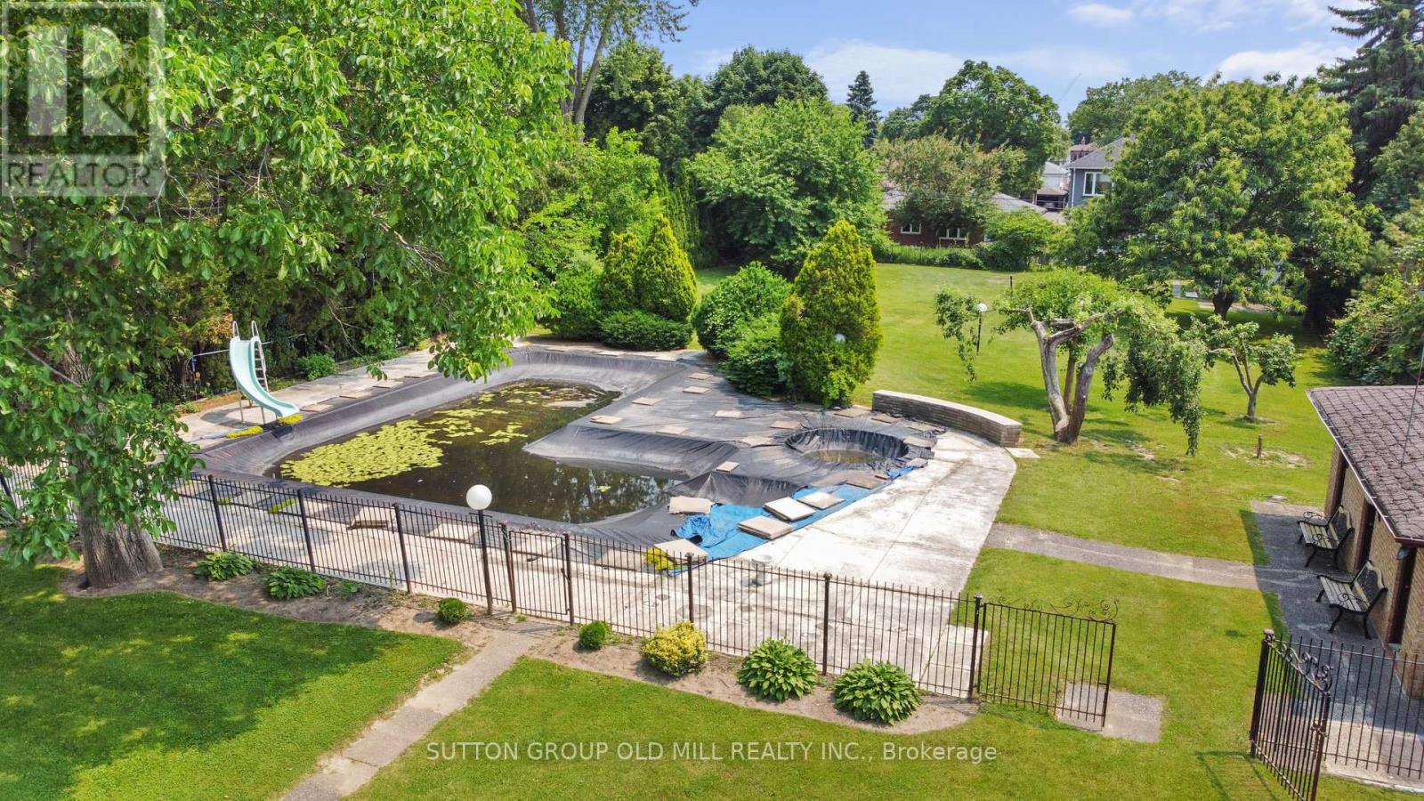9 Westmount Park Road, Toronto, Ontario  M9P 1R4 - Photo 6 - W12250956