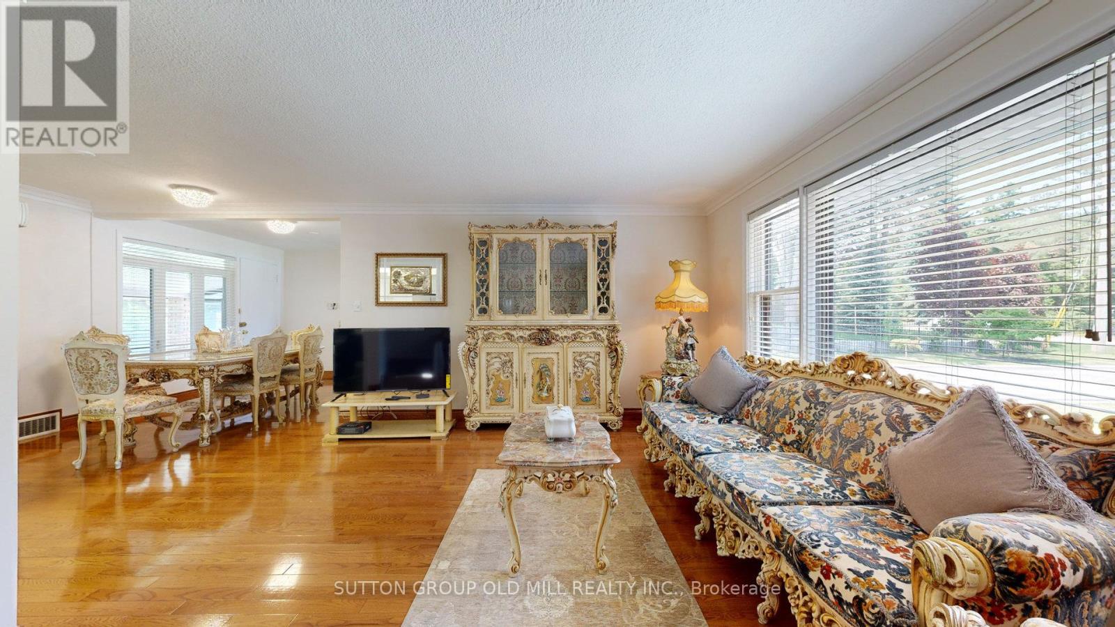 9 Westmount Park Road, Toronto, Ontario  M9P 1R4 - Photo 9 - W12250956