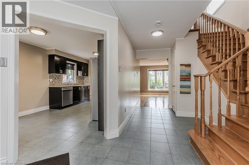 561 Phoebe Crescent, Burlington, Ontario  L7L 6H6 - Photo 7 - 40741452