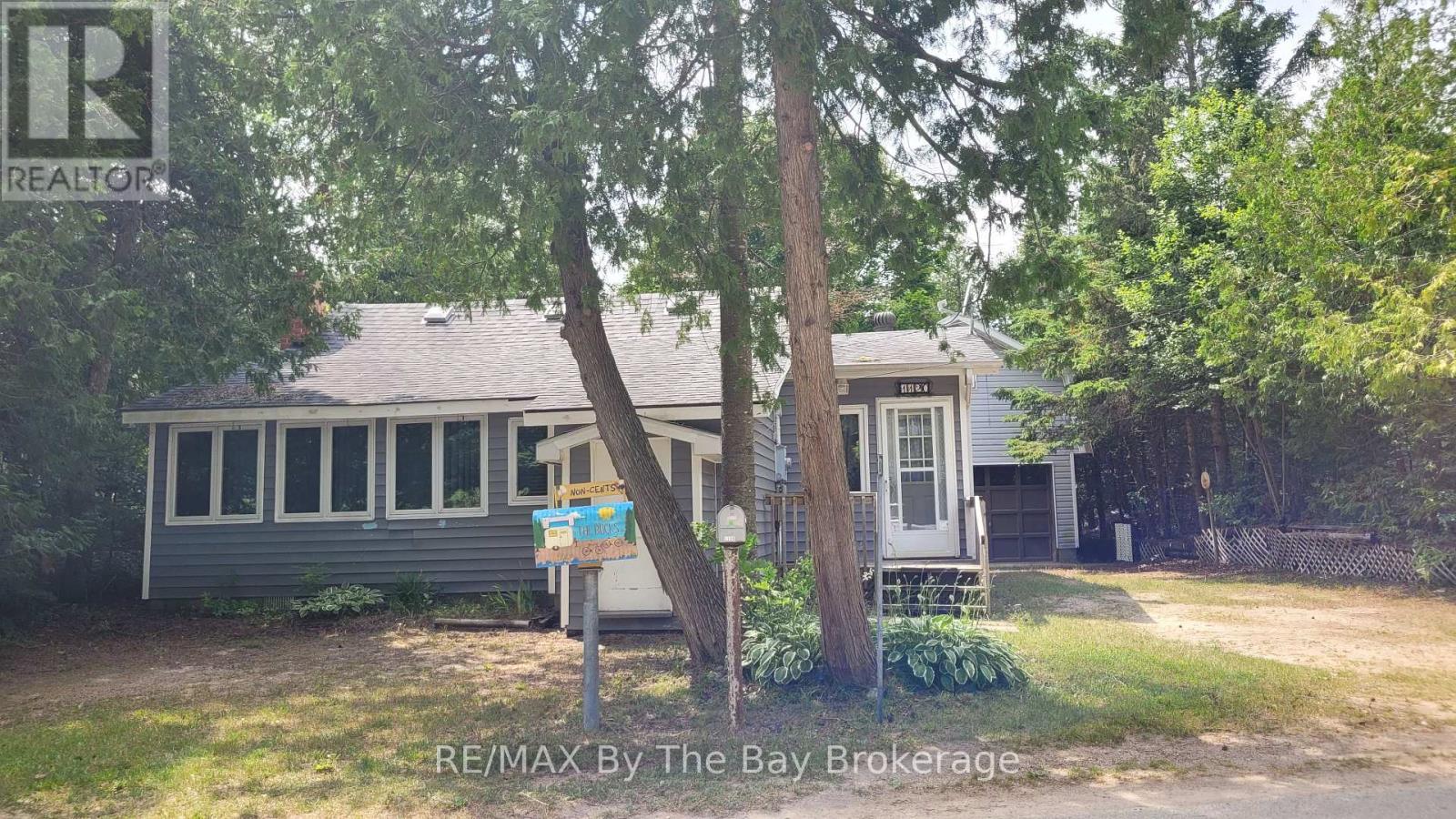 1120 King Edward Avenue, South Bruce Peninsula, Ontario  N0H 2G0 - Photo 1 - X12251015