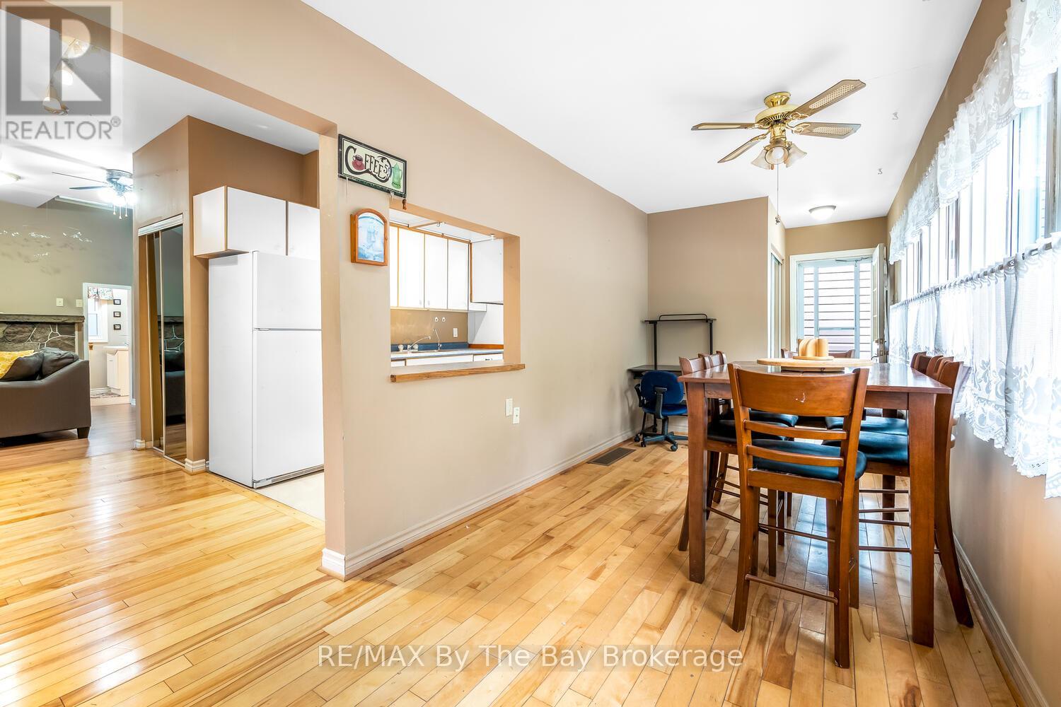 1120 King Edward Avenue, South Bruce Peninsula, Ontario  N0H 2G0 - Photo 10 - X12251015