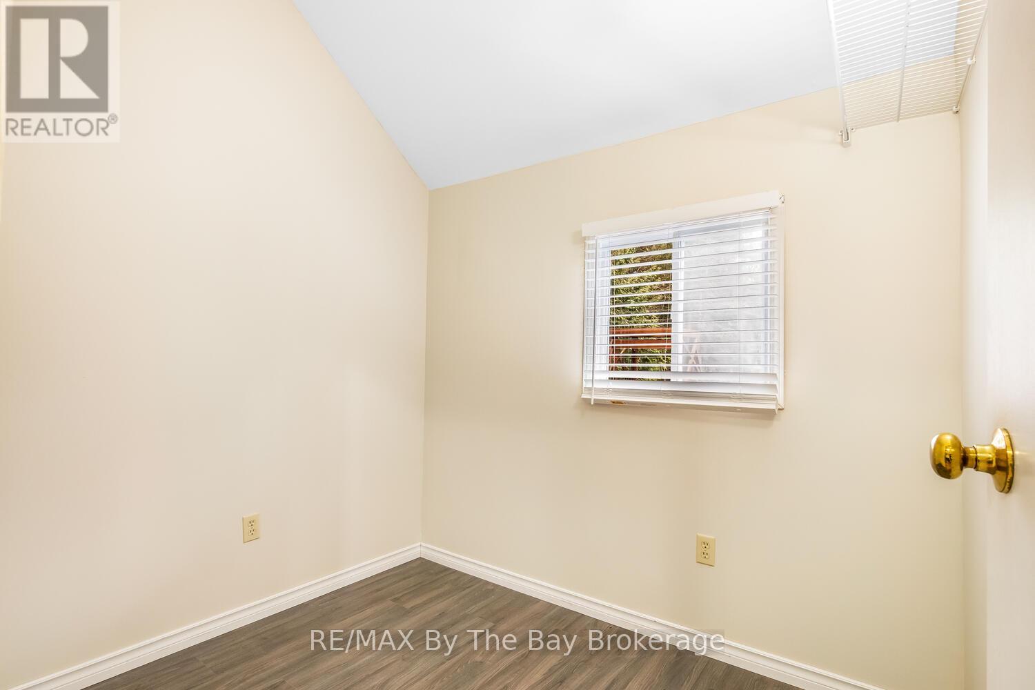 1120 King Edward Avenue, South Bruce Peninsula, Ontario  N0H 2G0 - Photo 17 - X12251015